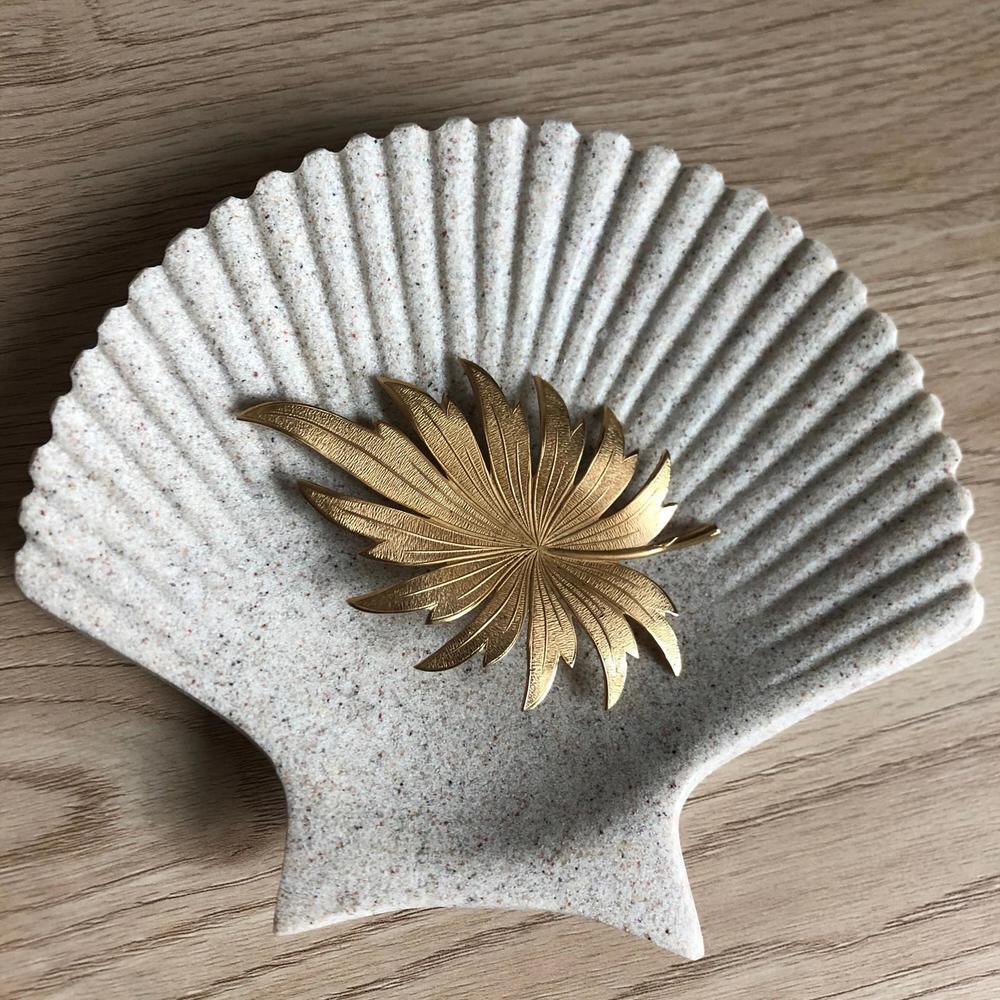 1970s Vintage Gold Leaf Pin - Elegant Nature-inspired Brooch